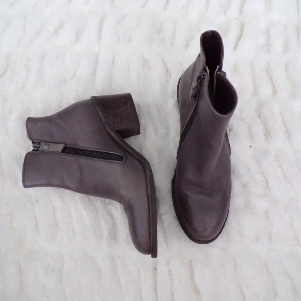 Attilio Giusti Leombruni gray leather